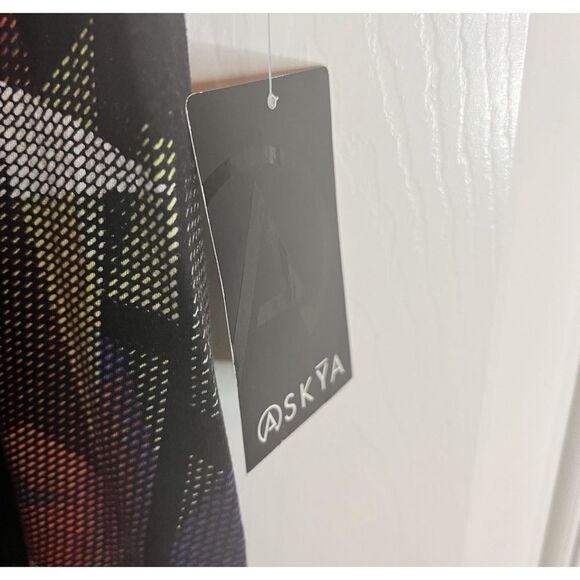 NWT Askya Workout Tank, Flowy and Comfortable.‎ Size Large. - Picture 3 of 5